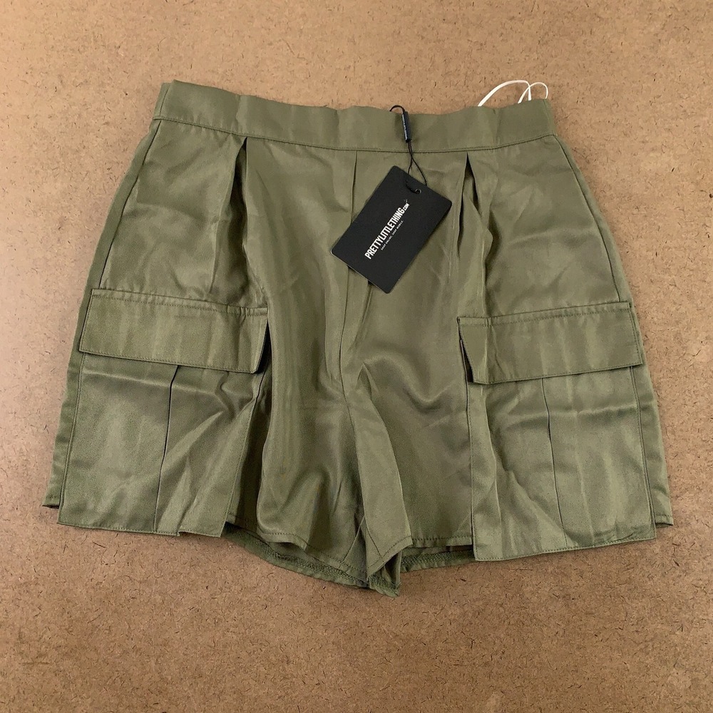 Pretty Little Thing Women's Size 8 Green High Waisted Pleated Cargo Shorts NWT